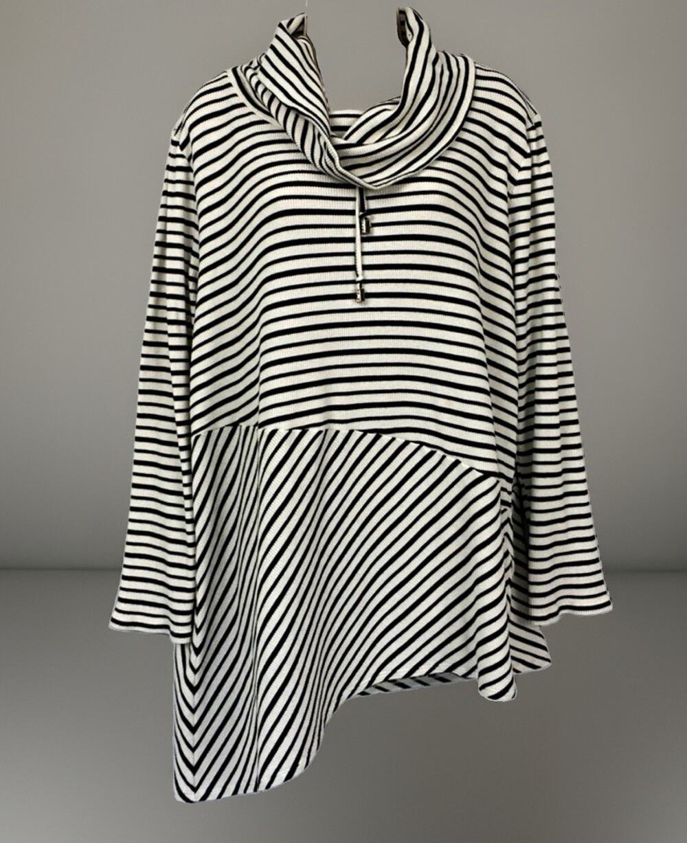 Chico size 3 women’s Black/White Striped Cowl Neck Knit Pullover Tunic